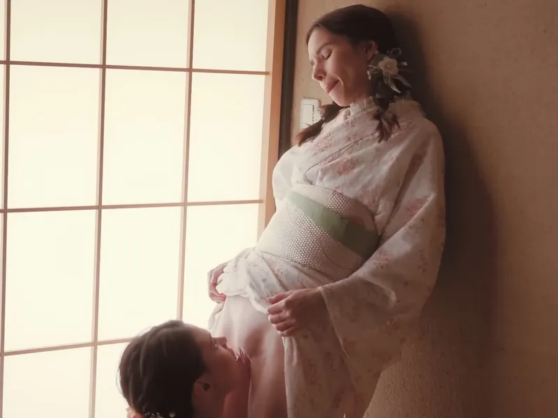 Lên đỉnh khi được bạn thân sờ lỗ lồn hồng cô em thật dâm và gợi tình trong bộ kimono